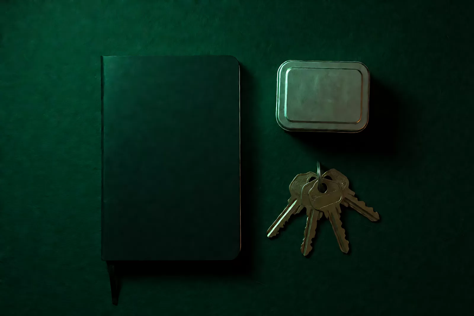 密码管理器选型对比：不同形态的密钥与存储方式示意